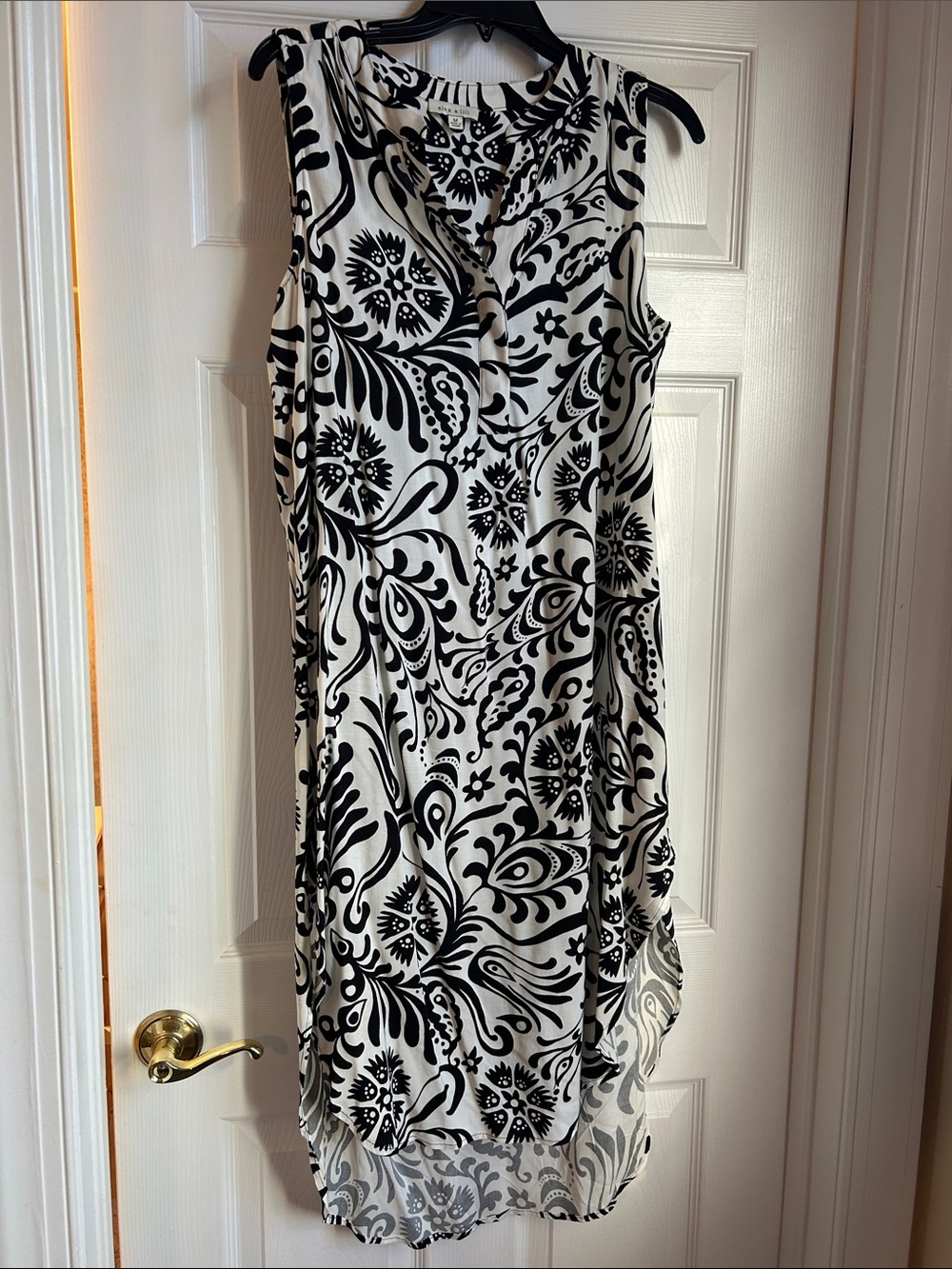Alex & lili Sleeveless Black and White Floral Print Dress-M
